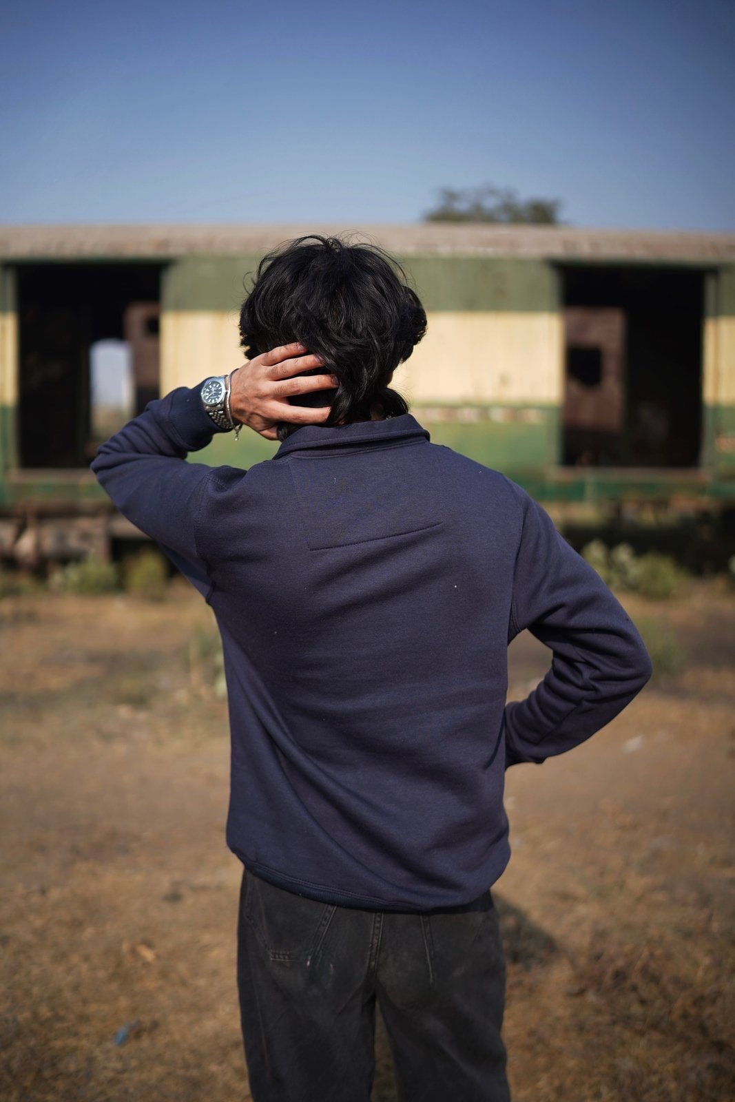 Navy crewneck pullover back view - Soch