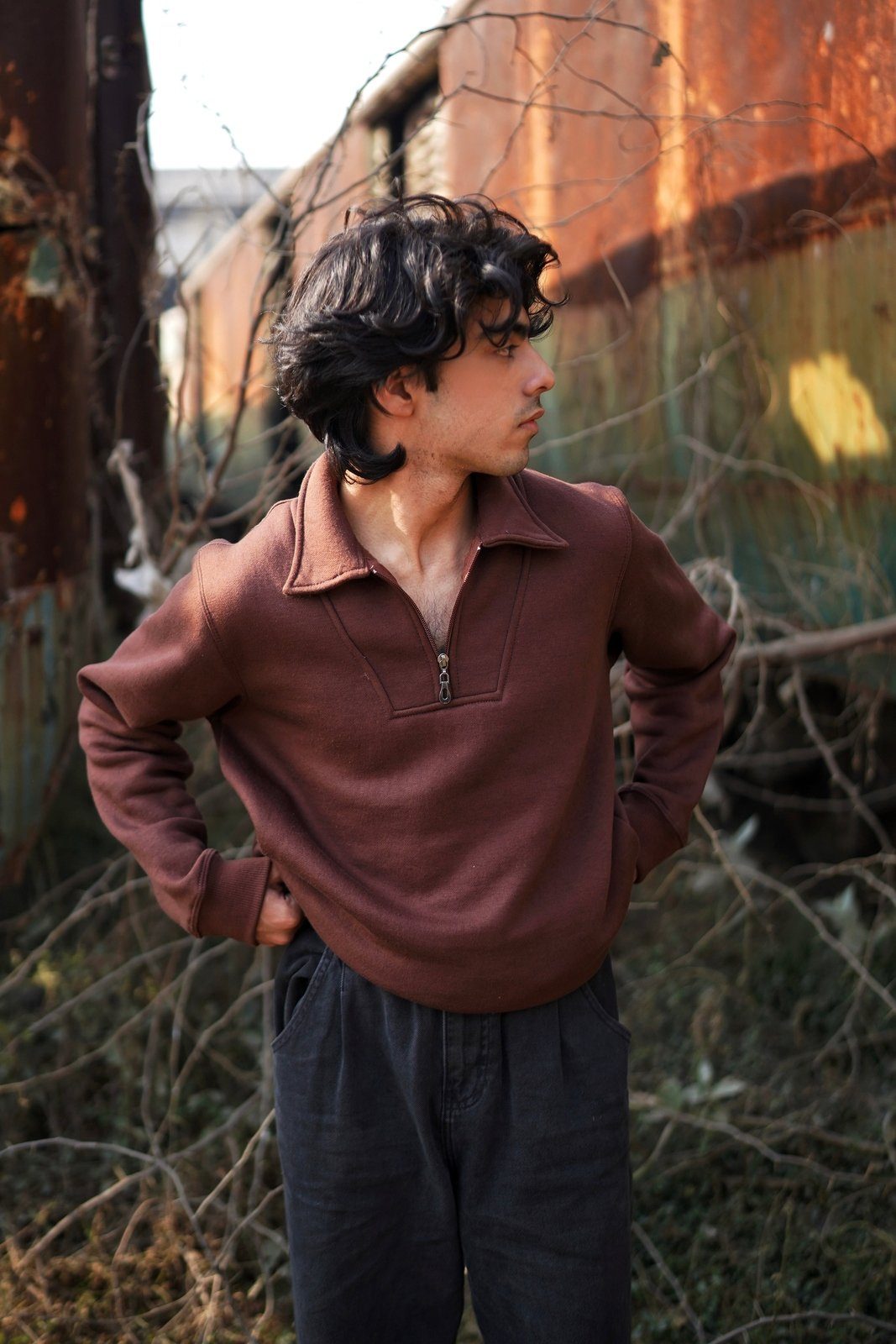 Brown pullover neckline detail close up - Soch